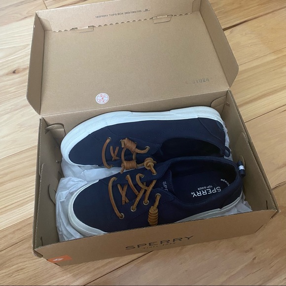 Navy Sperry’s size women’s 7.5, with box. Excellent condition. - Picture 2 of 5
